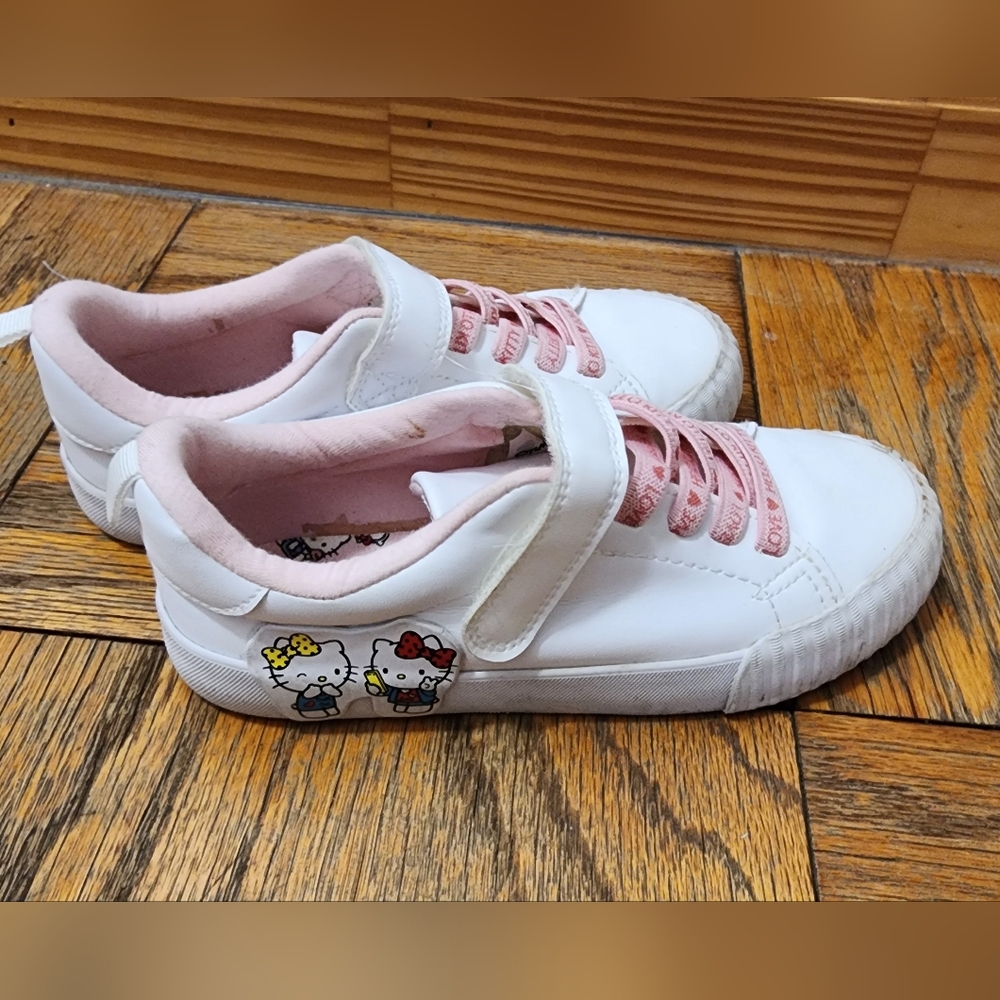 Sneakers with Hello kitty design Sz 12 - Picture 5 of 9